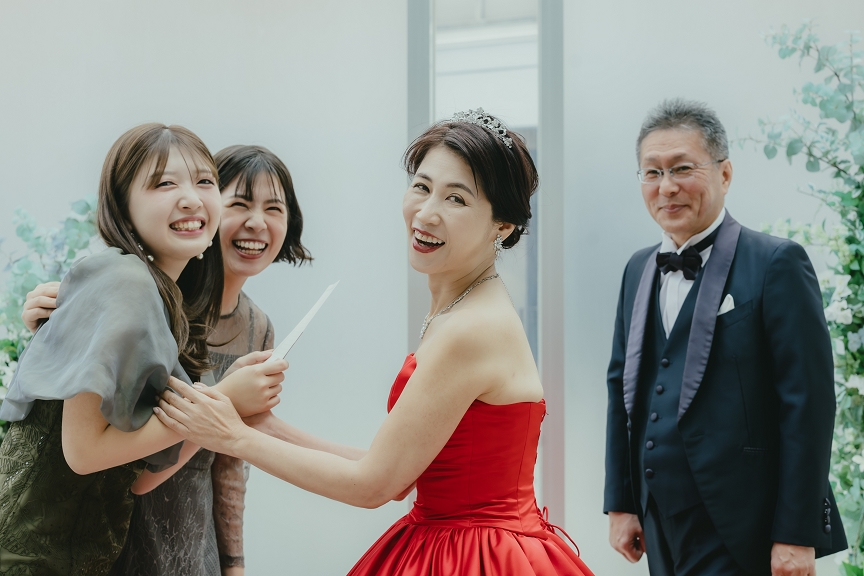 赤いドレスで新たなスタートを【還暦フォト】